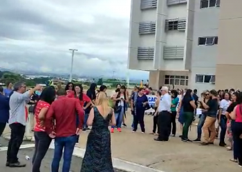 Vereadora é vaiada durante protesto de professores em Aparecida de Goiânia | Foto: Leitor / FZ