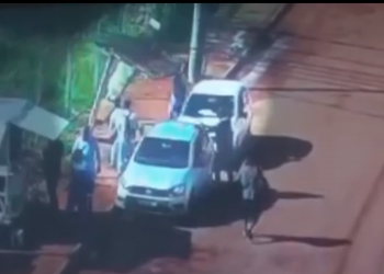 Servente tentou segurar estrutura de concreto | Foto: reprodução/vídeo