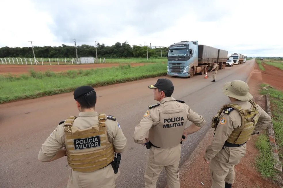 Márcio Barbosa (centro) realizando buscas e vigias nas rodovias | Foto: Divulgação/PM