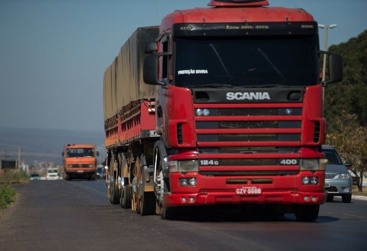 Os motoristas que irão transitar nas rodovias goianas durante o feriado prolongado deverão ficar de olho às restrições de tráfego | Foto: Marcelo Camargo/Agência Brasil