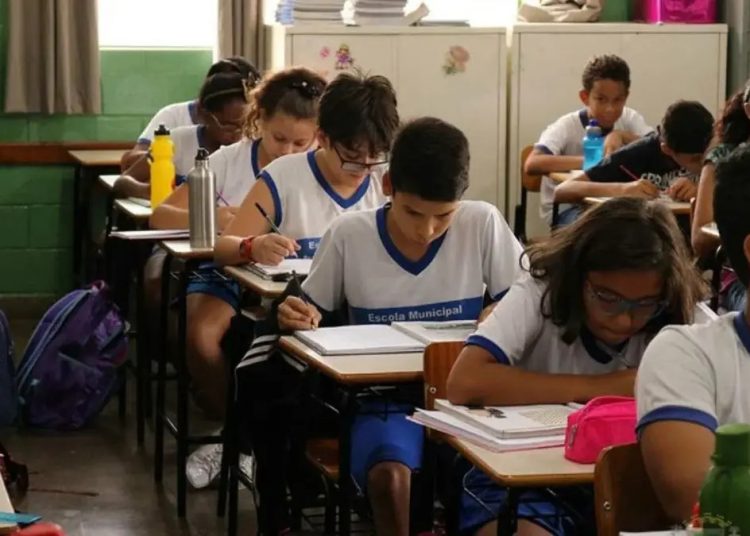 Após série de ameaças de ataques a escolas, os colégios de Goiânia contarão, a partir desta semana, com detectores de metais portáteis | Foto: Prefeitura de Goiânia