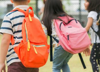 Alunos de Goiânia estão proibidos de levar mochilas