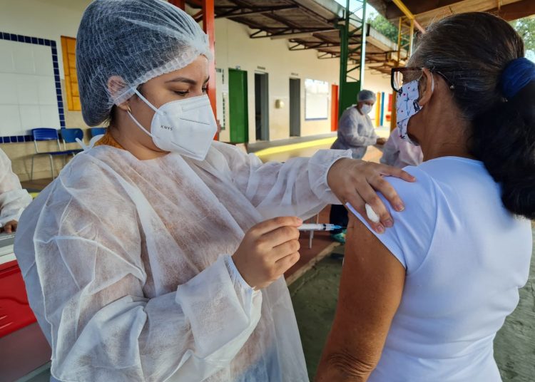 Vacinação contra Influenza e Covid-19 serão disponibilizados durante feriado em Goiânia