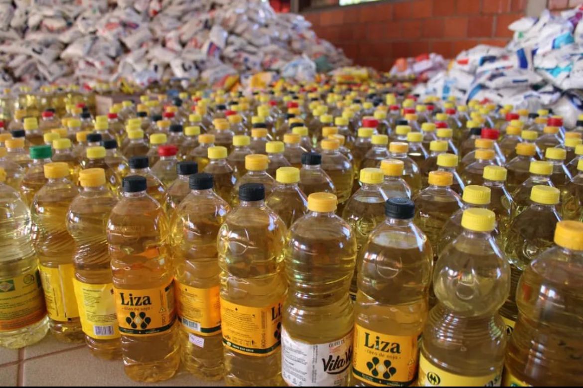 Alimentos ainda serão organizados em cestas básicas e entregues | Foto: Michel Abdallah