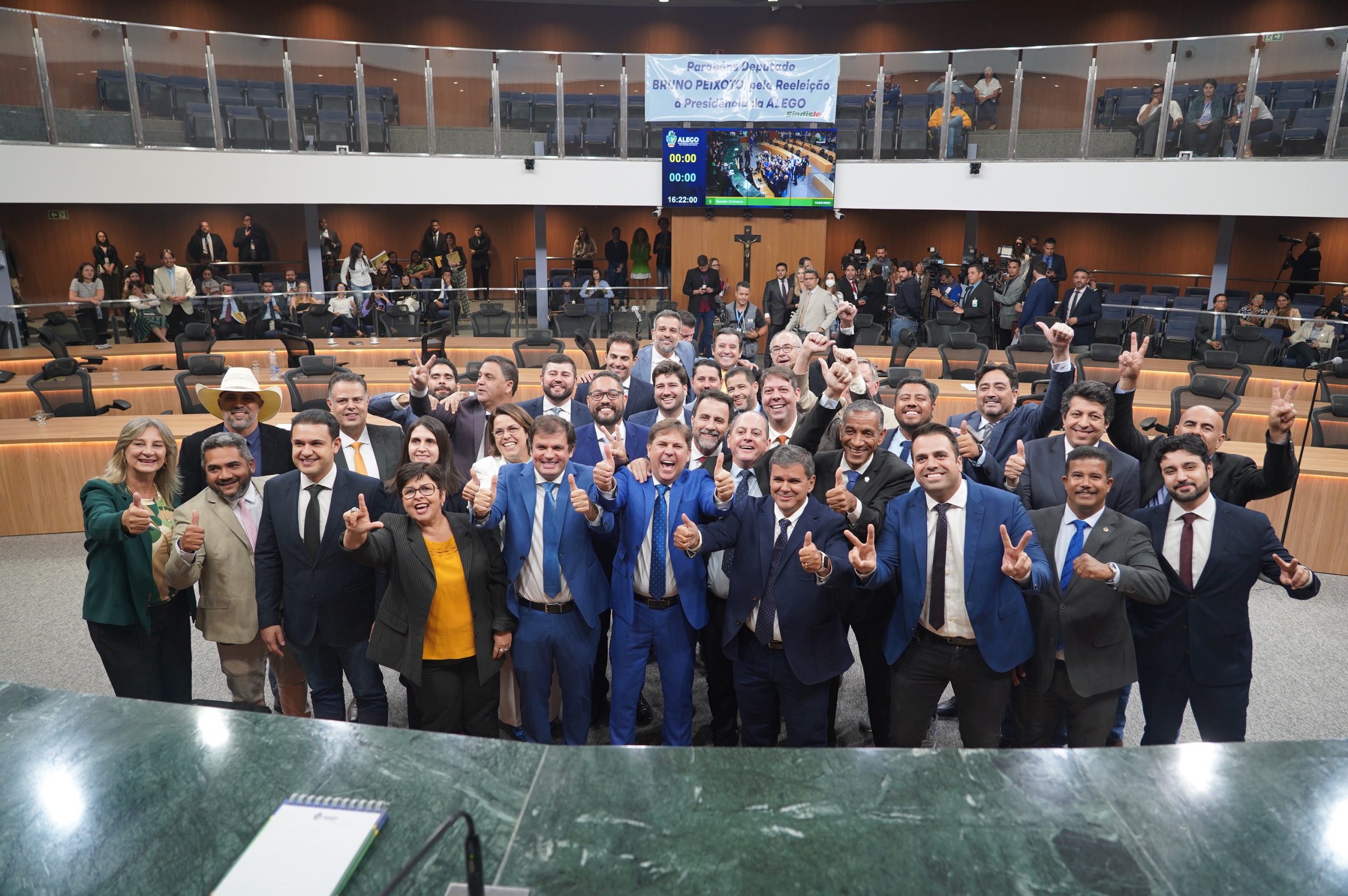 Bruno Peixoto é reeleito presidente da Assembleia com 100% dos votos