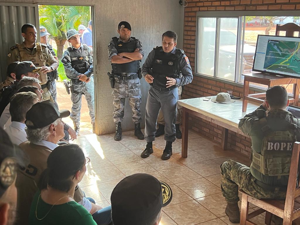 Policiais detalham aos governadores como a operação está sendo guiada | Foto: Governo do Tocantins
