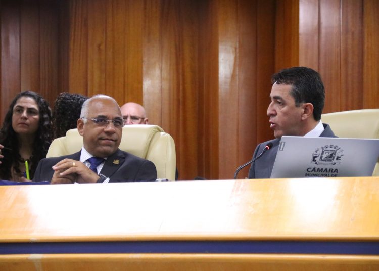 Minirreforma reaproxima Rogério Cruz da Câmara Municipal