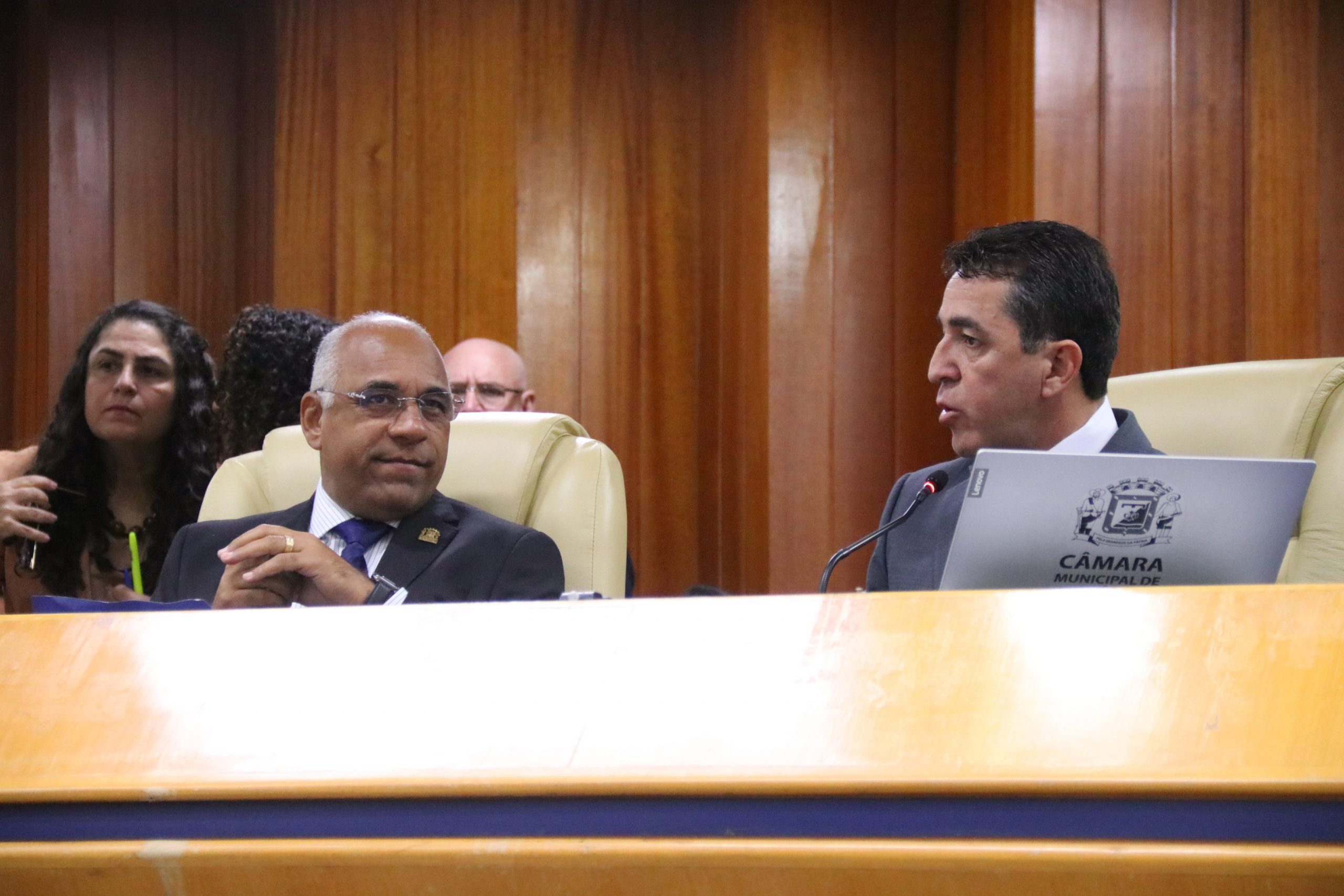 Prestação de contas de Rogério Cruz é tranquila e base começa a se consolidar - prefeito rogerio sessao scaled
