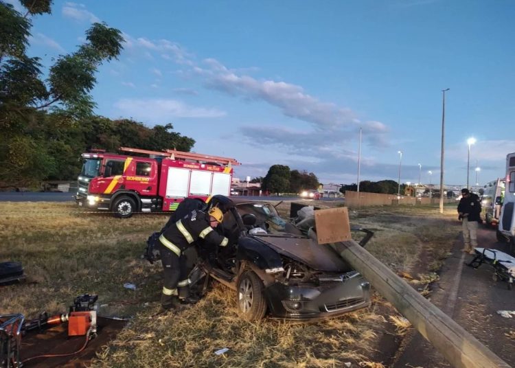 2 mortos e 2 feridos em acidente na BR-040 | Foto: Corpo de Bombeiros