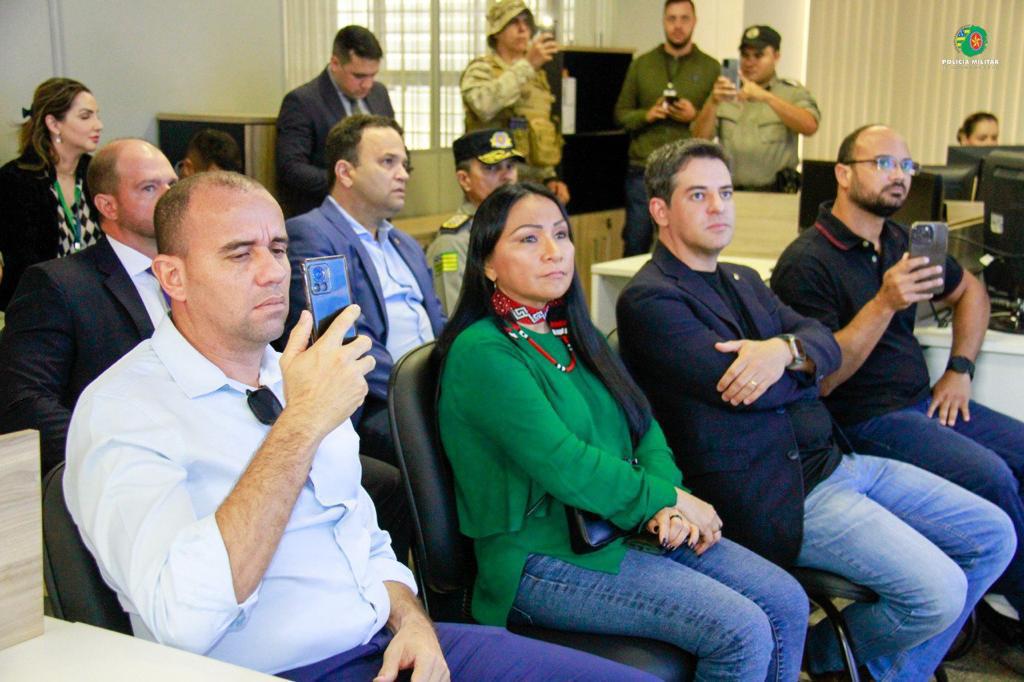 Sargento Gonçalves (RN), Sílvia Waiãpi (AP), Capitão Alden Silva (BA) e Ismael Alexandrino (ex-secretário de Saúde) foram apresentados aos procedimentos da PM | Foto: PMGO