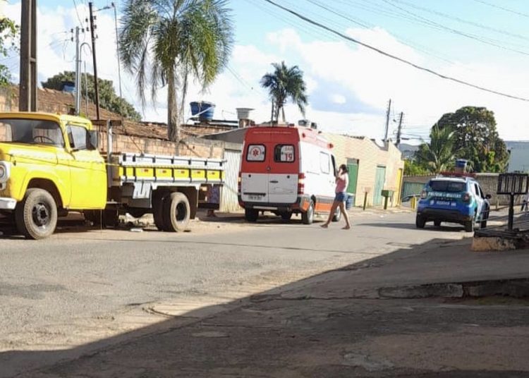 Funcionário da coleta de lixo AP morre após bater na traseira de caminhão | Foto: Redes Sociais