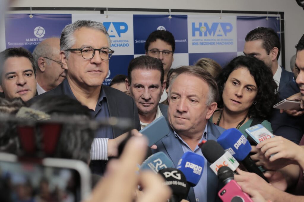 Prefeito Vilmar Mariano e ministro Alexandre Padilha na coletiva: Saúde em Aparecida é modelo para o Brasil | Foto: Redes Sociais