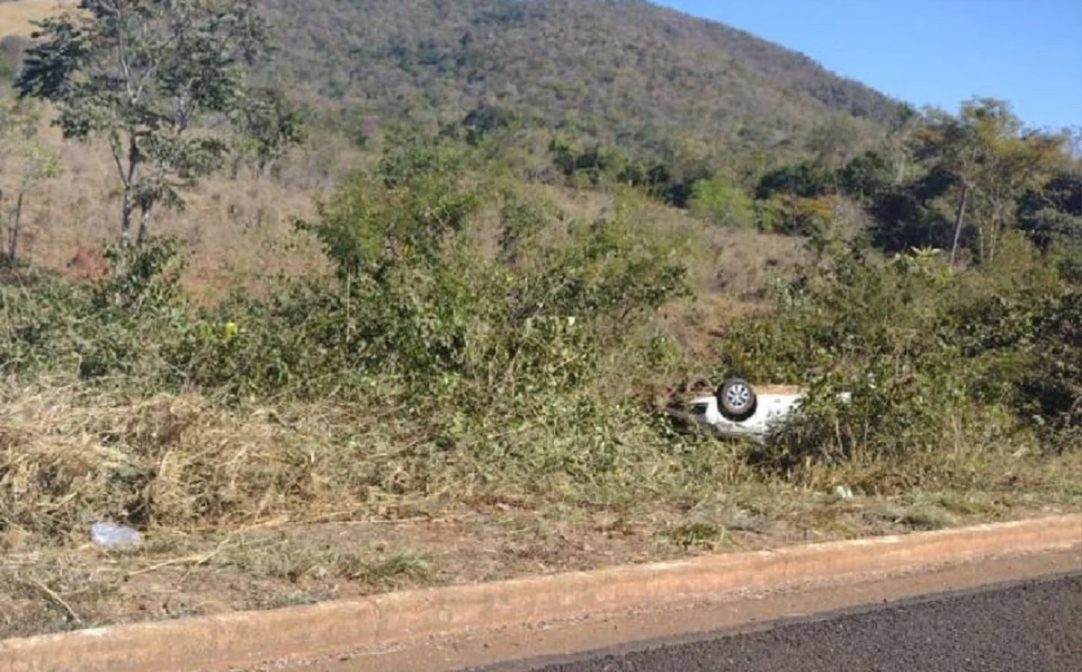 Veículo capotou na zona rural de Barro Alto | Foto: Divulgação