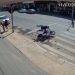 Motoqueiro e sua moto quase atingiram pedestres | Foto: Reprodução