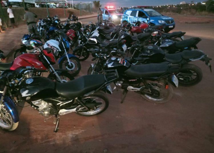 Operação da GCM acaba com “rolezinho” e apreende 29 motos e 3 carros que participavam de rachas no Pipódromo