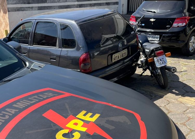 Suspeitos de receber motos e carros que foram furtados em Aparecida são presos