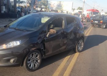 Veículo em que a vereadora estava foi atingido na lateral | Foto: Divulgação