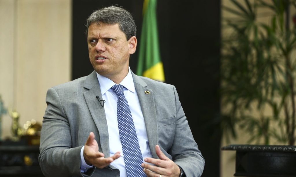 Tarcísio deve trocar Republicanos pelo PL de Bolsonaro