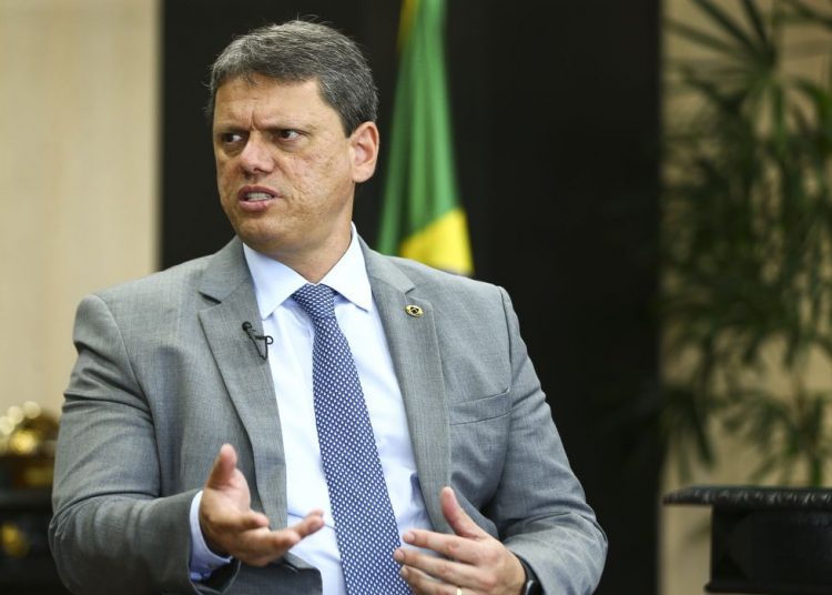 Tarcísio deve trocar Republicanos pelo PL de Bolsonaro