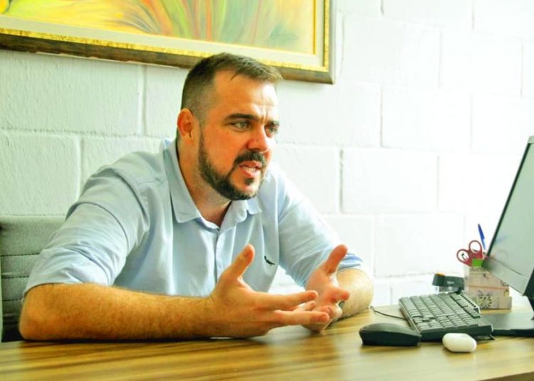 Retorno de Mendanha ao MDB não garante apoio a Vilmar: “A bola está com ele”, diz ex-prefeito
