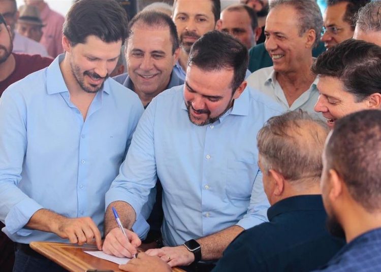 Gustavo Mendanha marcou presença em evento de Mariano, mas ainda não registrou sua filiação | Foto: Reprodução/Instagram