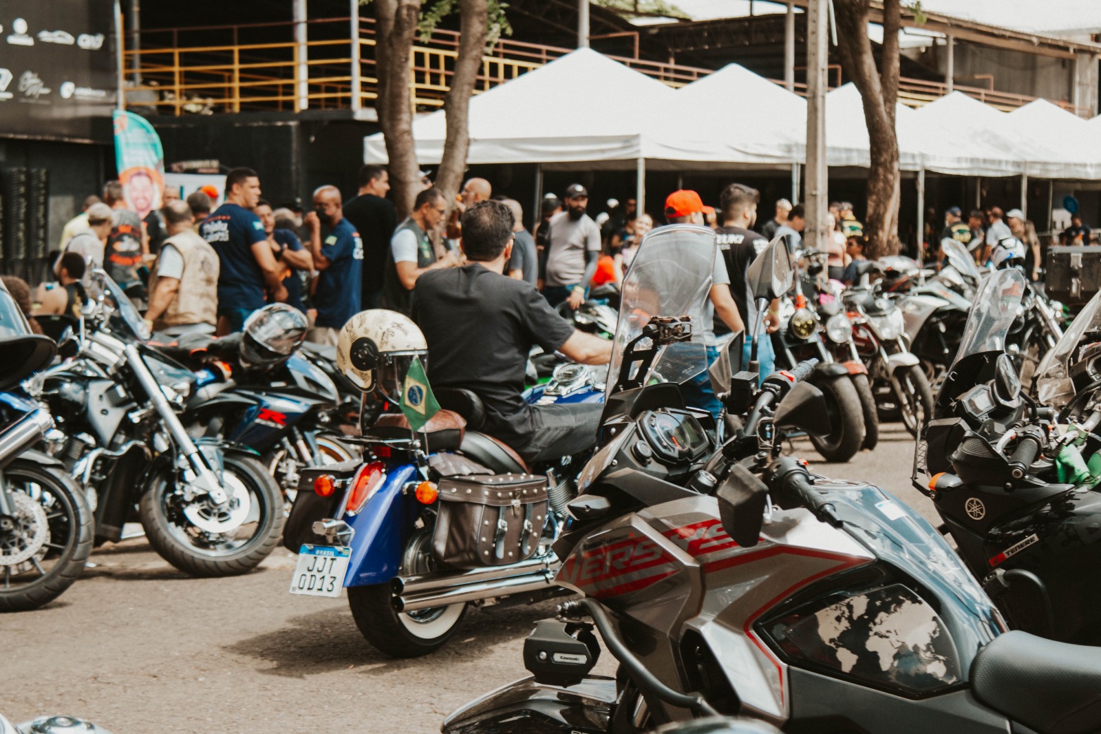 Os presentes aproveitaram a oportunidade de confraternizar, compartilhando seu amor por motocicletas | Foto: Divulgação