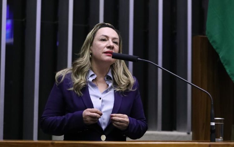 Deputada Adriana Accorsi é favorita para assumir Ministério da Justiça em eventual saída de Flávio Dino | Foto: Bruno Spada/Câmara dos Deputados
