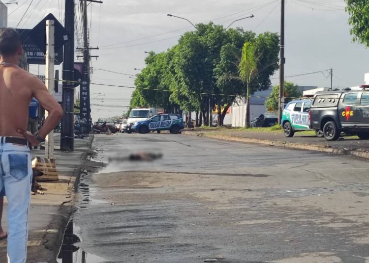 Avenida foi bloqueada para trabalhos de agentes da polícia e do IML | Foto: Divulgação