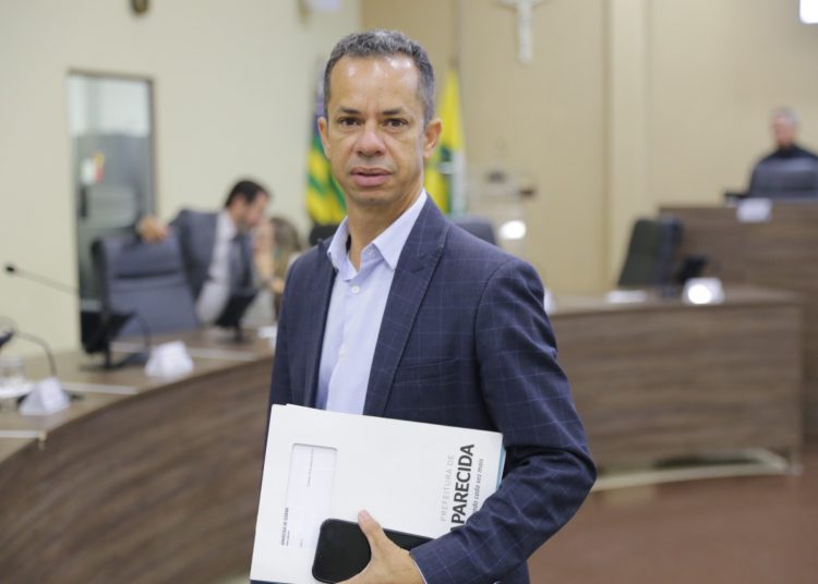 Isaac Martins condena movimento por impeachment de Vilmar: “Oposição quer fazer barulho” | Foto: Marcelo Silva/Câmara Municipal de Aparecida de Goiânia