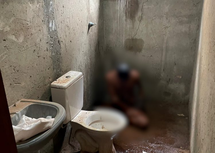 Vítima foi encontrada nu em uma casa sem condições de habitação | Foto: Divulgação/PCGO