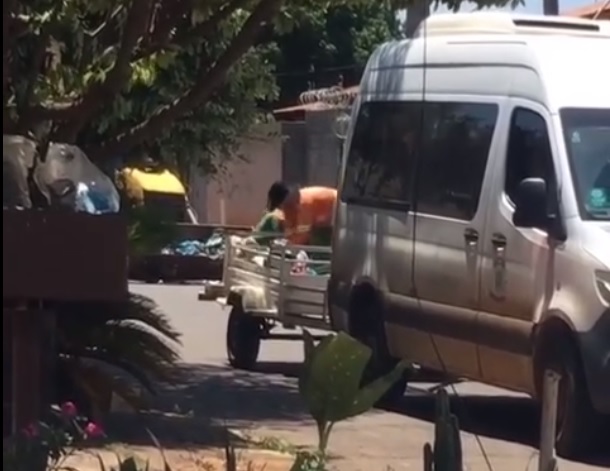 Vídeos nas ruas flagraram uso de veículos alternativos para a coleta de lixo | Foto: Reprodução