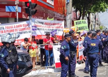 Desfile de 90 anos de Goiânia é marcado por protestos e gritos de guerra contra o prefeito Rogério