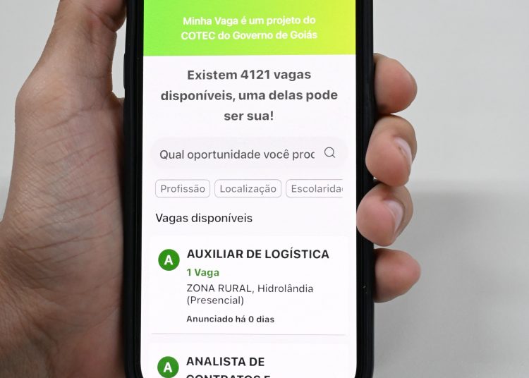 Aplicativo busca desburocratizar busca por emprego | Foto: Rodrigo Cabral/Governo de Goiás