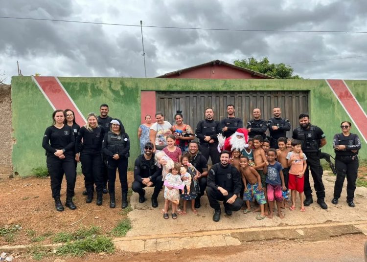 Diversas famílias receberam as doações dos policiais | Foto: Divulgação/Polícia Penal do Estado de Goiás