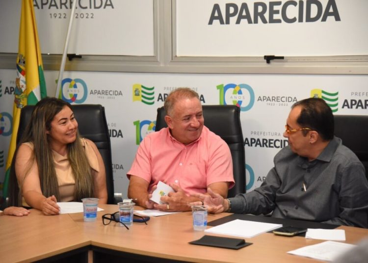 Prefeito Vilmar Mariano e senador Jorge Kajuru anunciaram expansão de tratamento para autistas em Aparecida de Goiânia | Foto: Divulgação