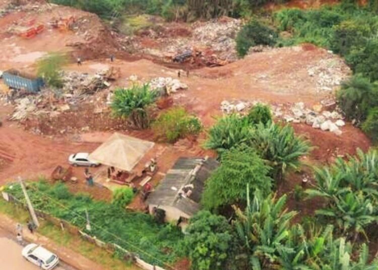 Para cada dia que o lixo continuar acumulado no local, será aplicada multa de R$ 2,5 mil | Foto: Reprodução/TV Anhaguera