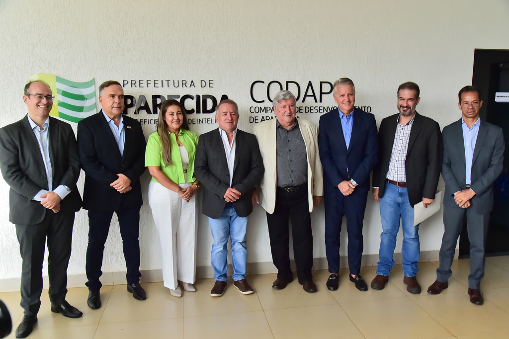 Prefeito Vilmar esteve acompanhado de autoridades para lançar sede da Companhia de Desenvolvimento de Aparecida | Foto: Rodrigo Estrela/Aparecida de Goiânia