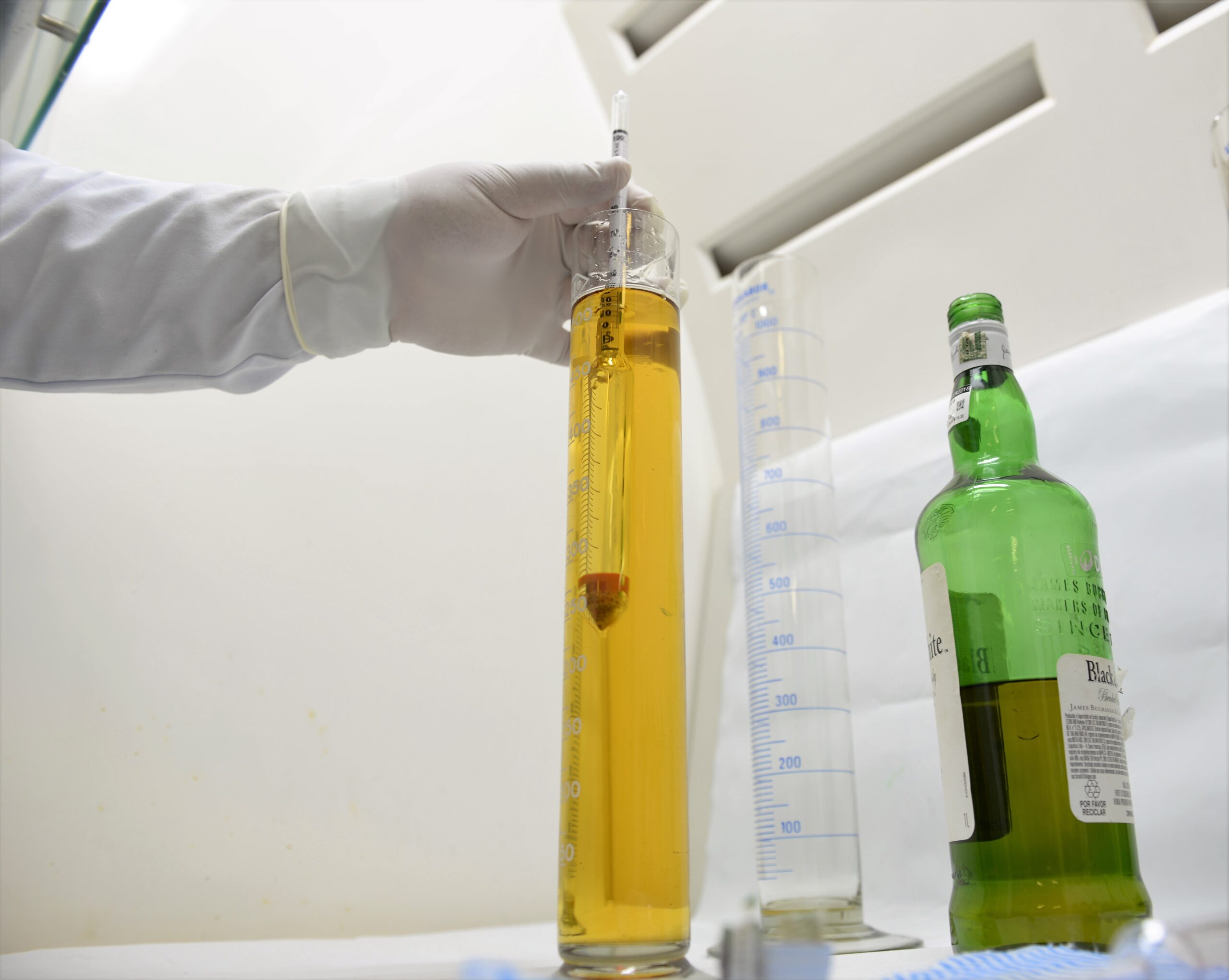 Teste em cerveja falsificada ajuda a identificar componentes que causam risco à saúde | Foto: Divulgação/SSPDS/Ceará