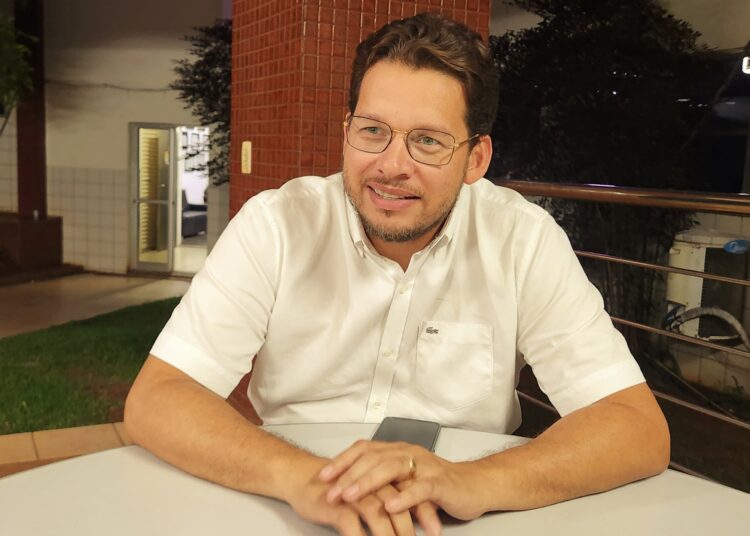 Felipe Cortez embarca em projeto de Professor Alcides em Aparecida | Foto: Folha Z