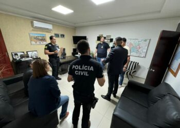 Agentes da Polícia Civil cumpriram mais de 30 mandados de busca e apreensão contra suspeitos | Foto: Polícia Civil