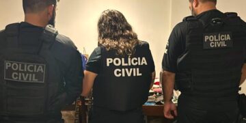 Agentes da Polícia Civil cumprem mandados de busca e apreensão em ação contra fraude | Foto: Divulgação/PCGO
