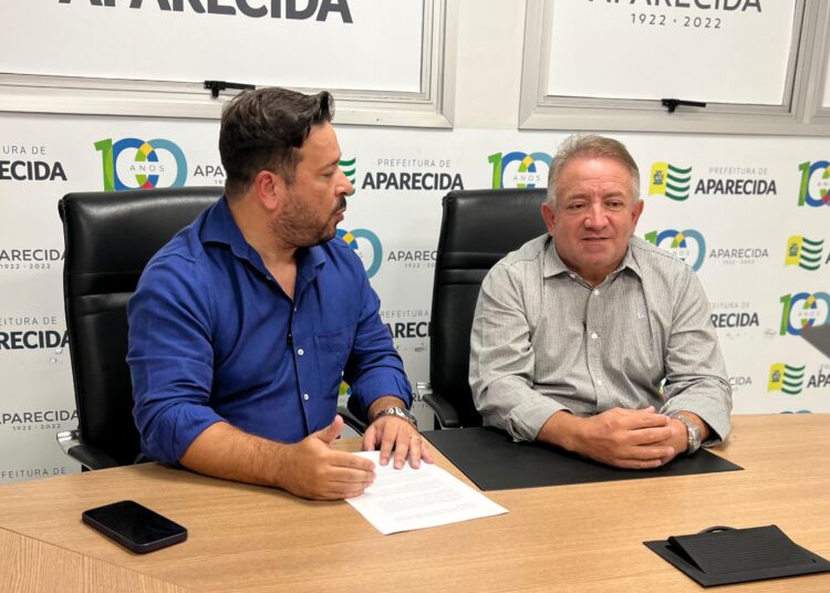 Prefeito Vilmar e o procurador geral do município, Fábio Camargo | Foto: Divulgação
