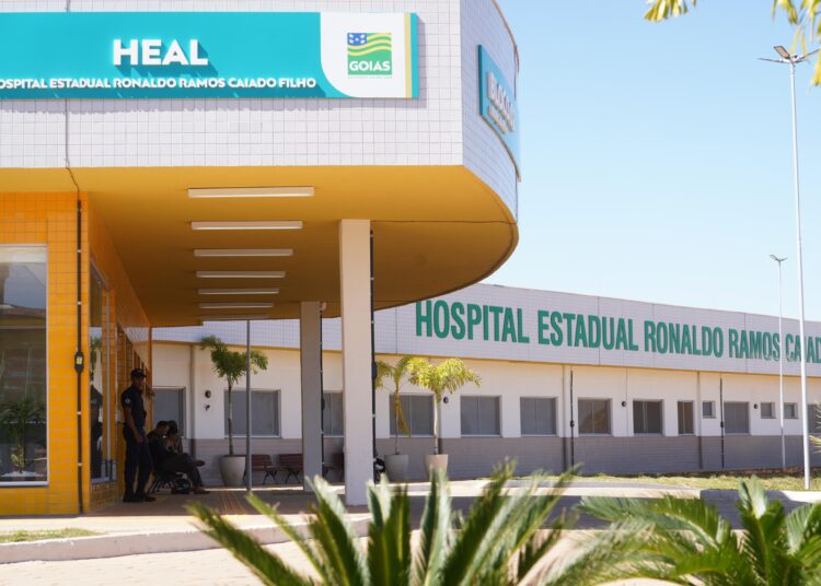 Depois de 20 anos, Hospital de Águas Lindas é entregue a população com homenagem a filho de Caiado