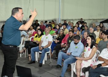 Sandro Mabel em encontro com pré-candidatos | Foto: DIvulgação