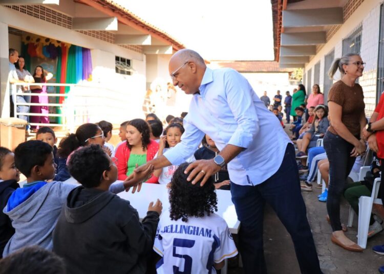 Prefeito Rogério Cruz em evento na manhã desta 5ª feira | Foto: Jucimar de Sousa