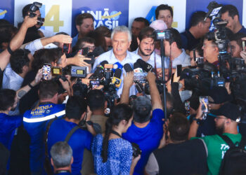 Governador Ronaldo Caiado durante coletiva | Foto: Wesley Costa / Divulgação