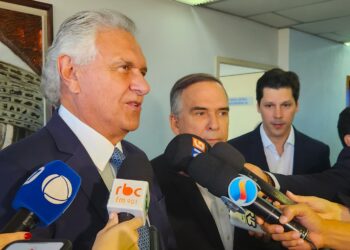 Ronaldo Caiado, Sandro Mabel e Daniel Vilela, durante coletiva | Foto: Folha Z