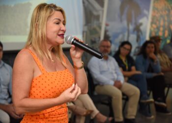 Valéria Pettersen pede exoneração e tenta se viabilizar como vice