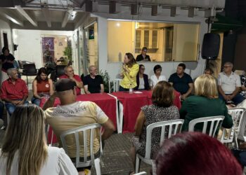 Adriana Accorsi em reunião com lideranças no Centro | Foto: Divulgação