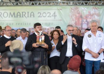 Governador Ronaldo Caiado transferiu capital para Trindade em ato com Dom João Justino | Foto: André Saddi